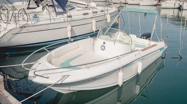 barco disponible para alquilar