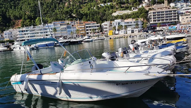 Rent Boats CBE camarat 625