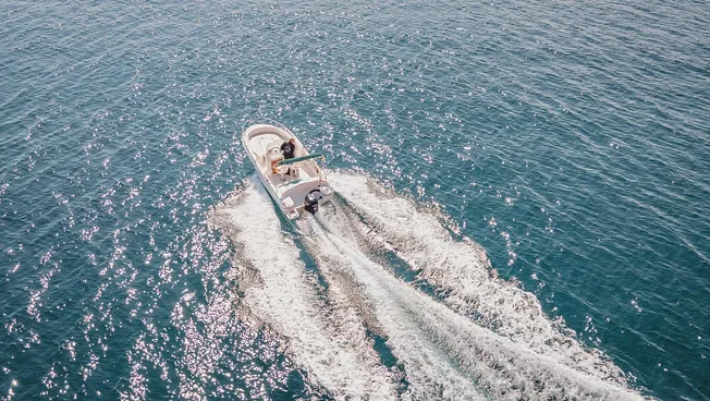 Rent Boats CBE camarat 625